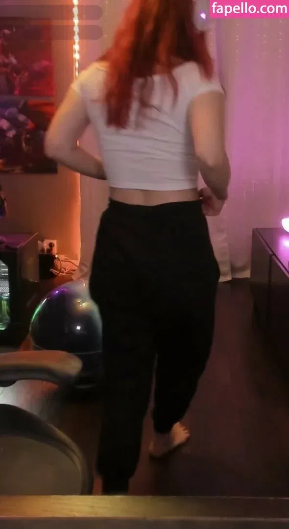 AnnieFuchsia Onlyfans Photo Gallery 