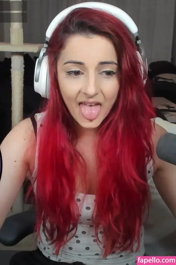 AnnieFuchsia Onlyfans Photo Gallery 