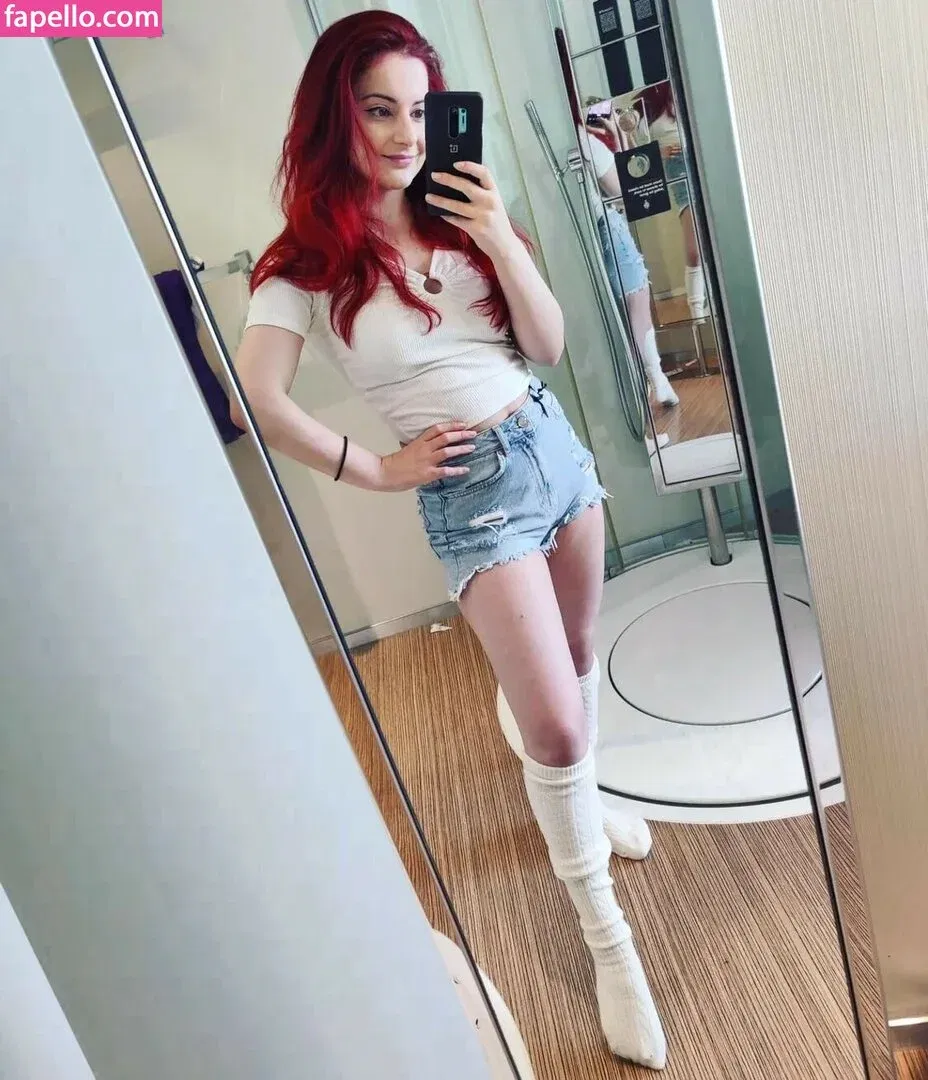 AnnieFuchsia Onlyfans Photo Gallery 