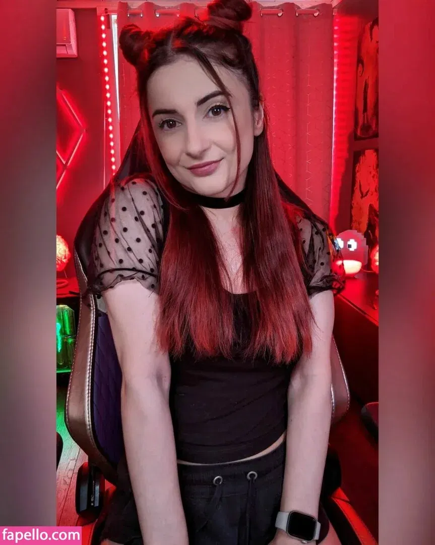 AnnieFuchsia Onlyfans Photo Gallery 