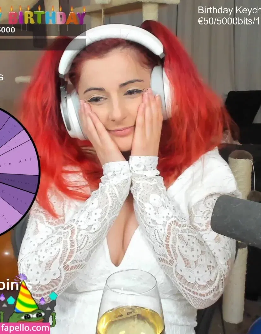 AnnieFuchsia Onlyfans Photo Gallery 