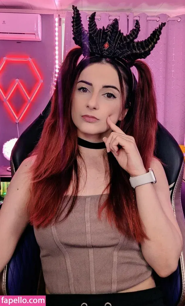 AnnieFuchsia Onlyfans Photo Gallery 