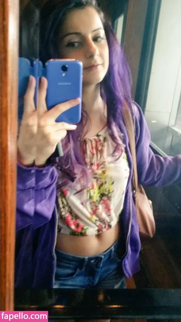 AnnieFuchsia Onlyfans Photo Gallery 