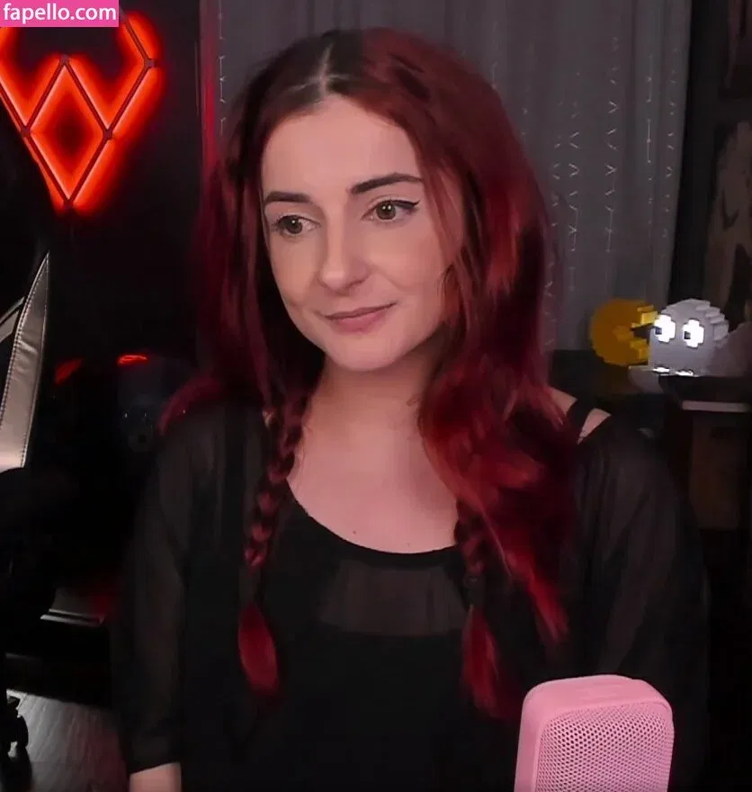 AnnieFuchsia Onlyfans Photo Gallery 