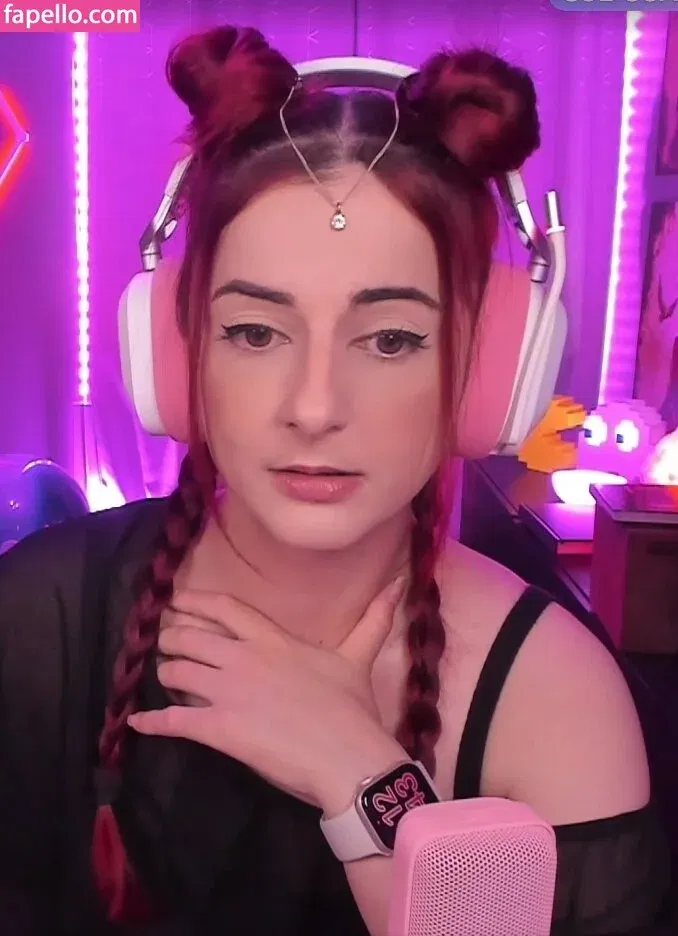 AnnieFuchsia Onlyfans Photo Gallery 