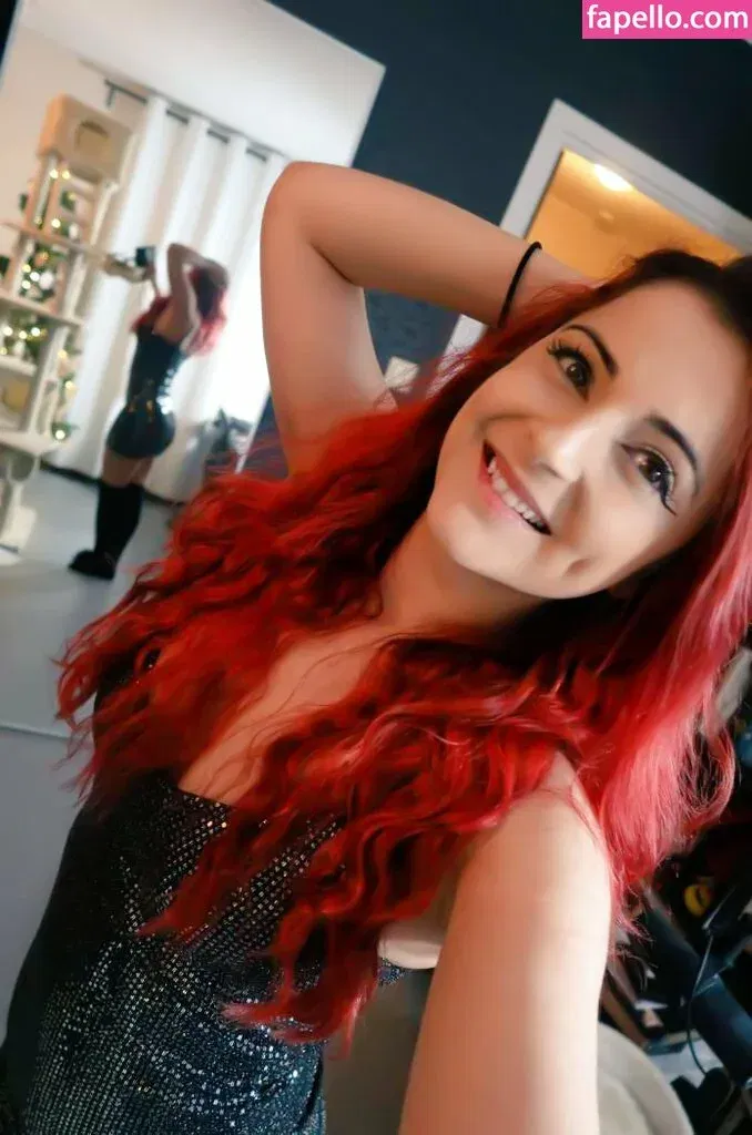 AnnieFuchsia Onlyfans Photo Gallery 