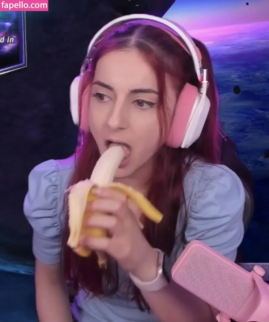 AnnieFuchsia Onlyfans Photo Gallery 