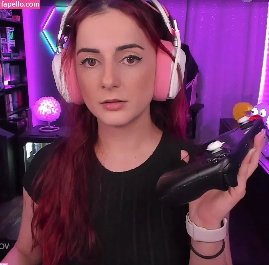 AnnieFuchsia Onlyfans Photo Gallery 