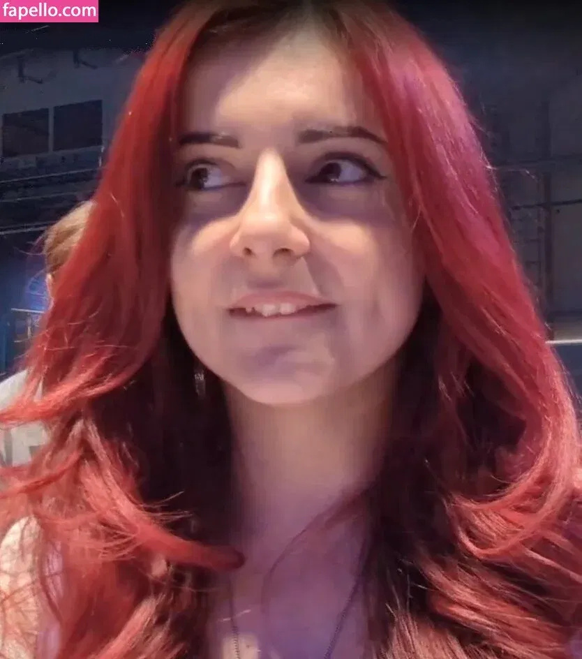 AnnieFuchsia Onlyfans Photo Gallery 