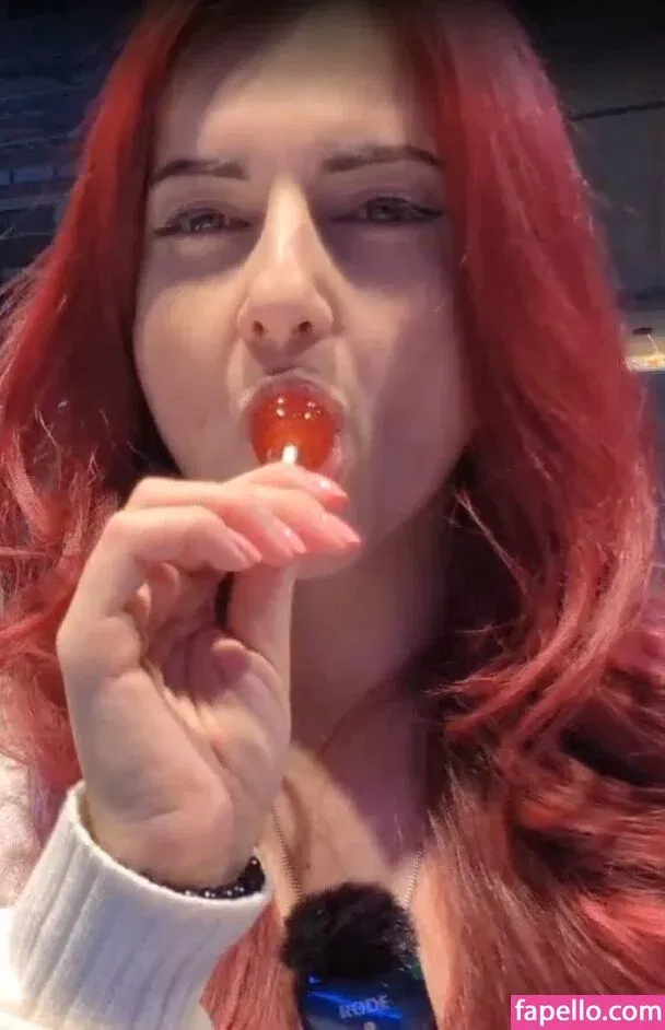 AnnieFuchsia Onlyfans Photo Gallery 