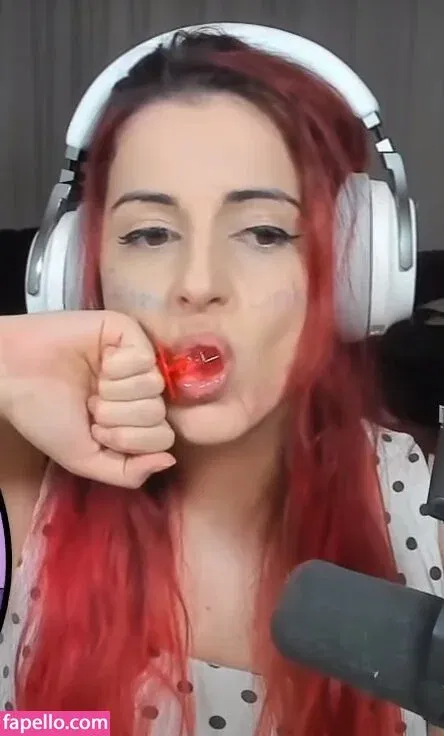 AnnieFuchsia Onlyfans Photo Gallery 