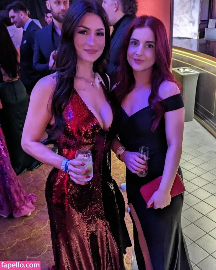 AnnieFuchsia Onlyfans Photo Gallery 