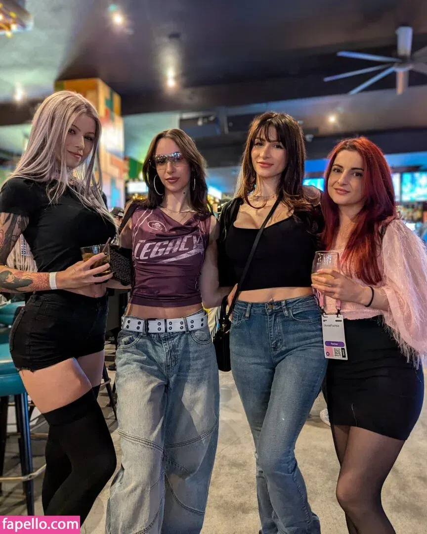 AnnieFuchsia Onlyfans Photo Gallery 