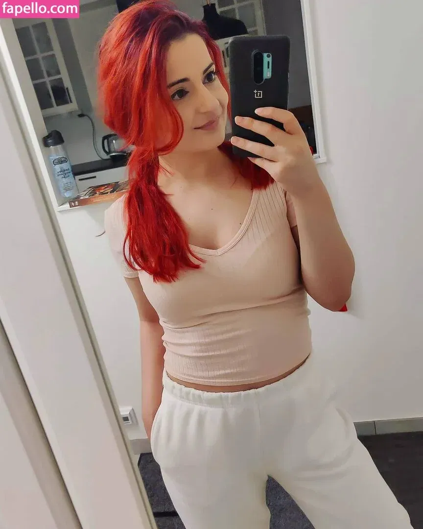 AnnieFuchsia Onlyfans Photo Gallery 