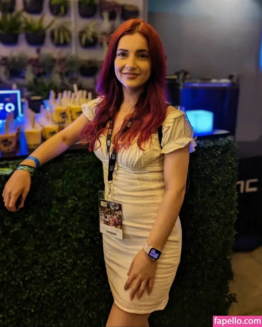 AnnieFuchsia Onlyfans Photo Gallery 