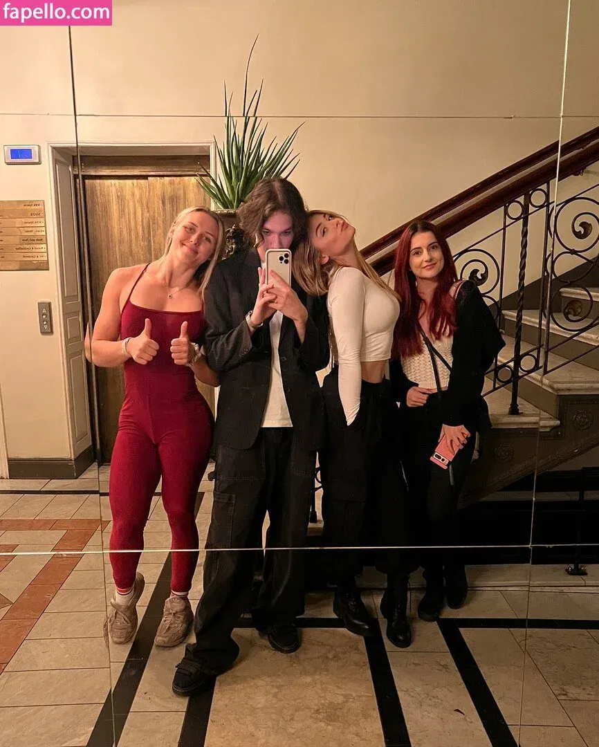 AnnieFuchsia Onlyfans Photo Gallery 