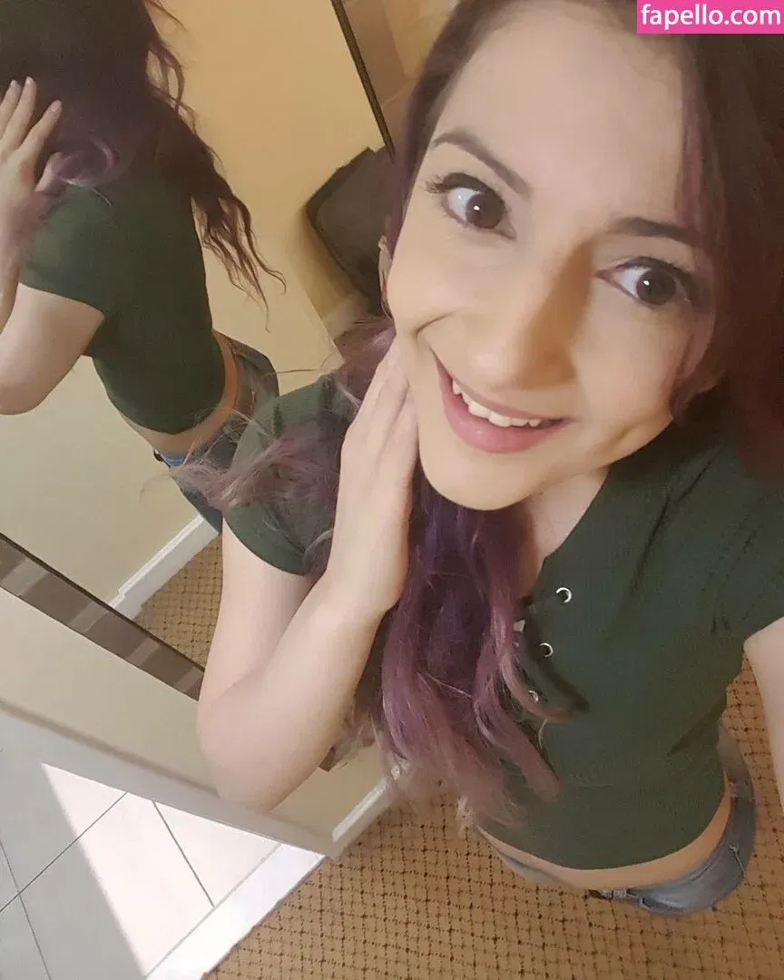 AnnieFuchsia Onlyfans Photo Gallery 