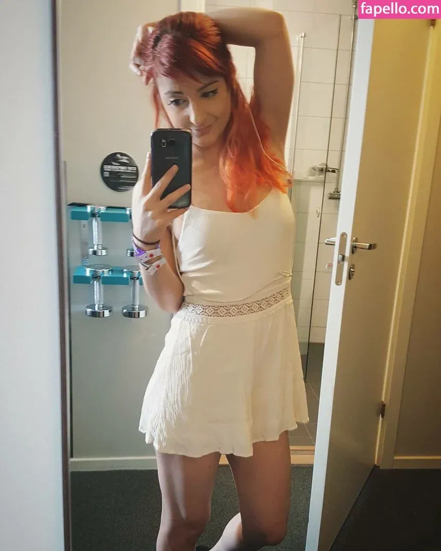 AnnieFuchsia Onlyfans Photo Gallery 