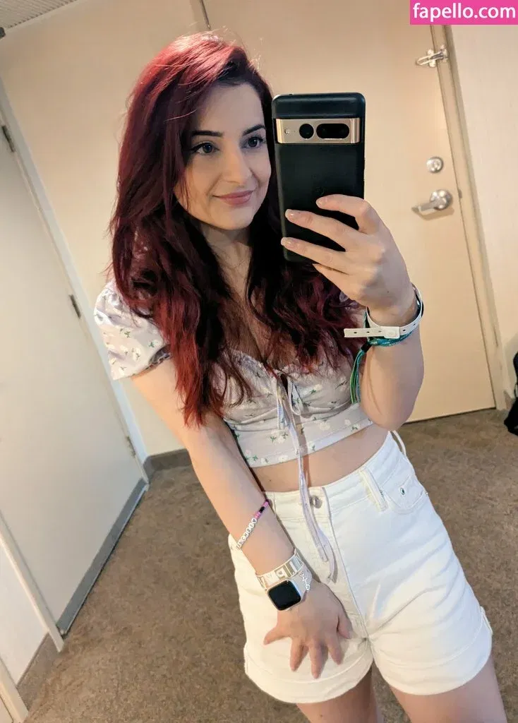 AnnieFuchsia Onlyfans Photo Gallery 