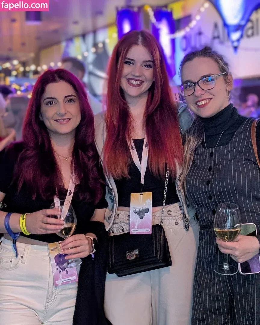 AnnieFuchsia Onlyfans Photo Gallery 