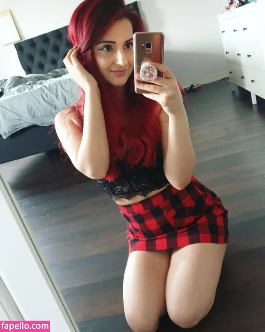 AnnieFuchsia Onlyfans Photo Gallery 