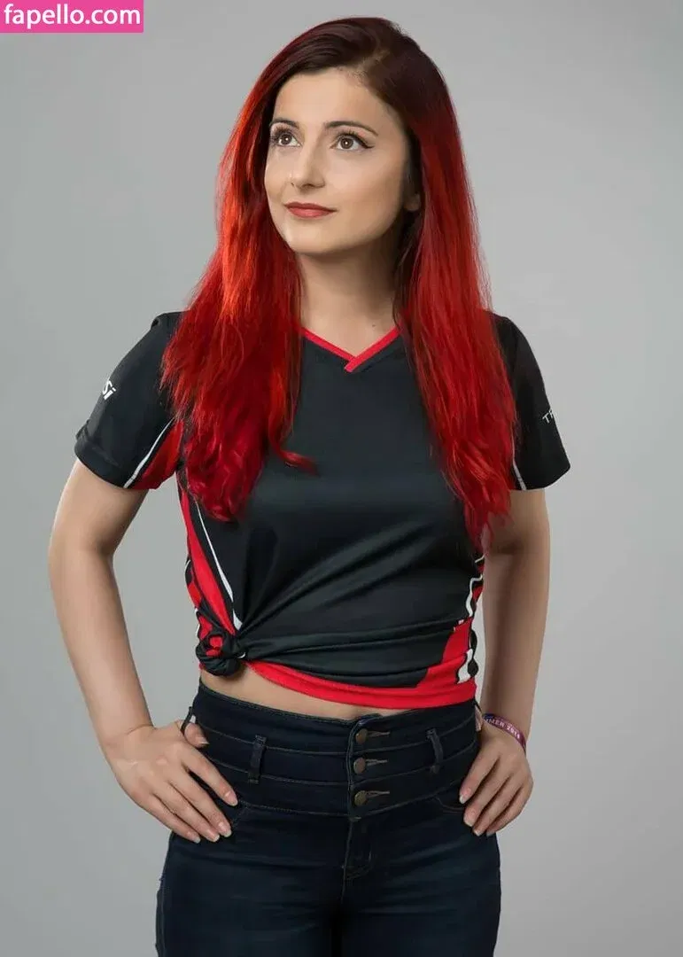 AnnieFuchsia Onlyfans Photo Gallery 