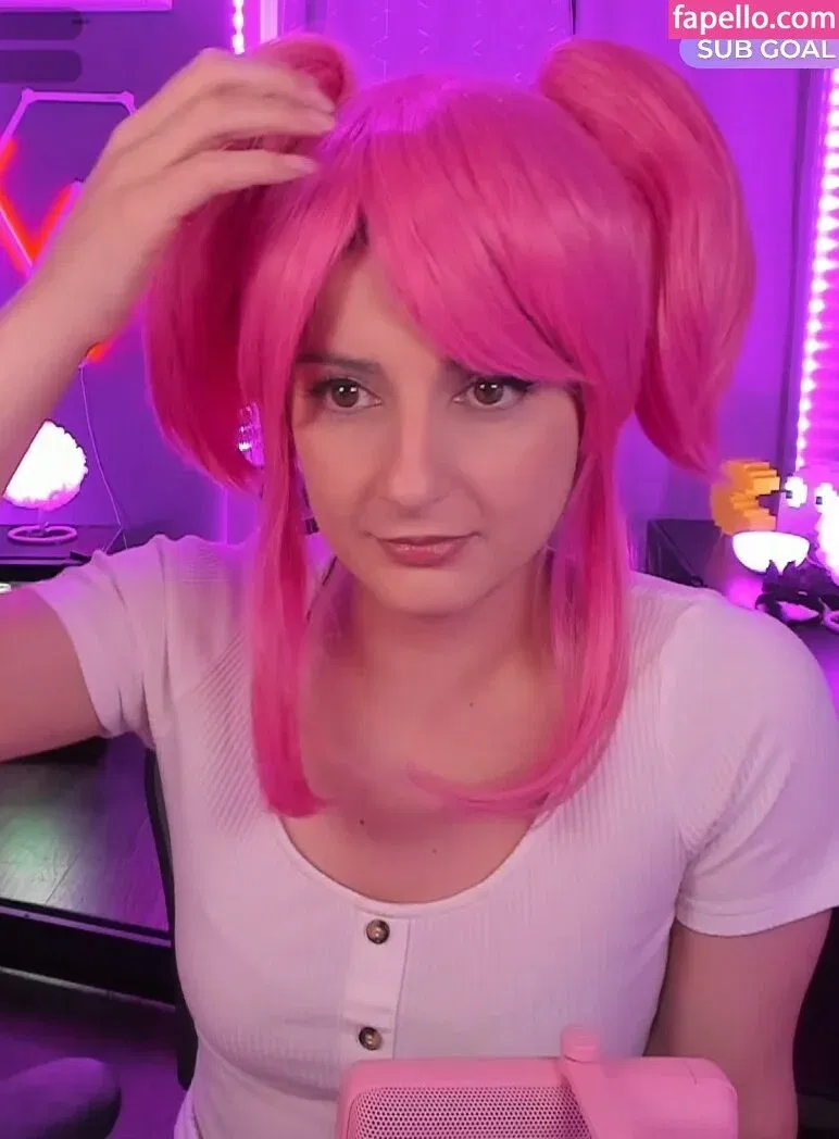 AnnieFuchsia Onlyfans Photo Gallery 