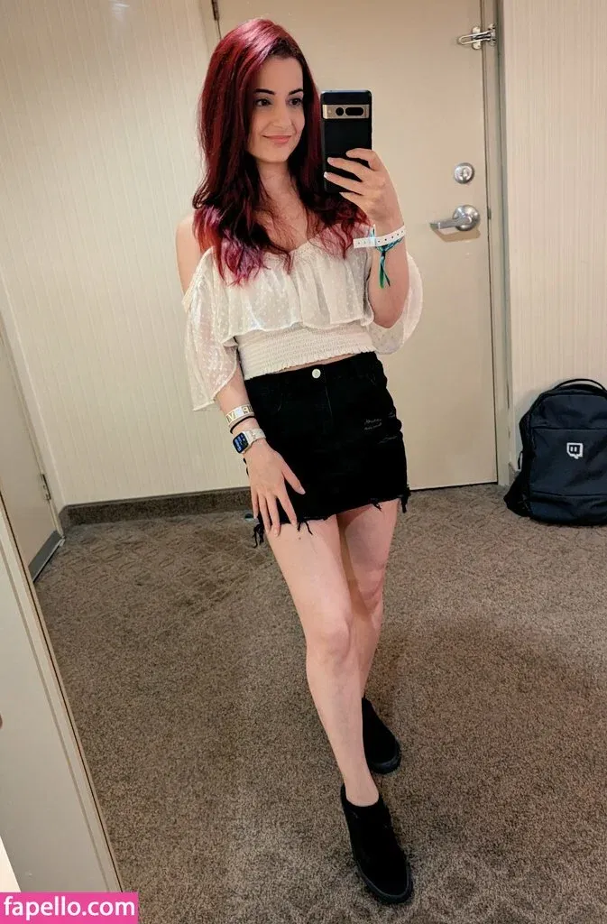 AnnieFuchsia Onlyfans Photo Gallery 