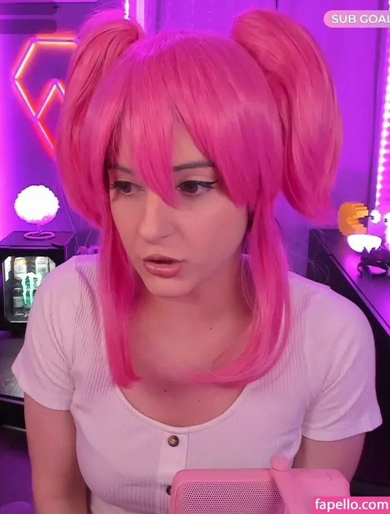 AnnieFuchsia Onlyfans Photo Gallery 