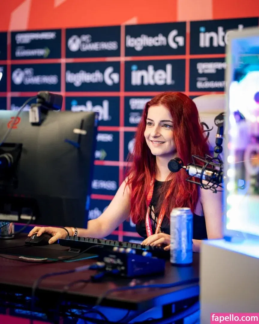 AnnieFuchsia Onlyfans Photo Gallery 