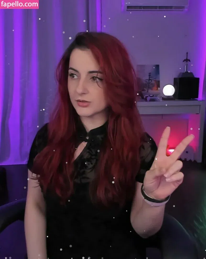 AnnieFuchsia Onlyfans Photo Gallery 