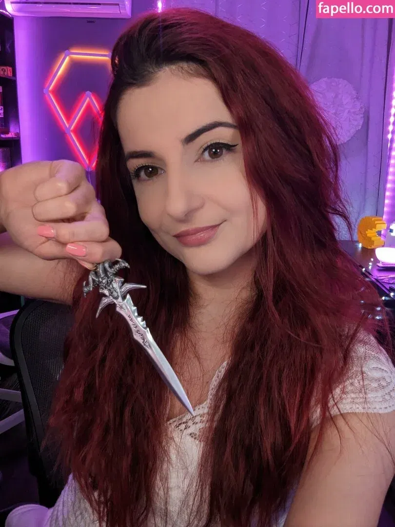 AnnieFuchsia Onlyfans Photo Gallery 