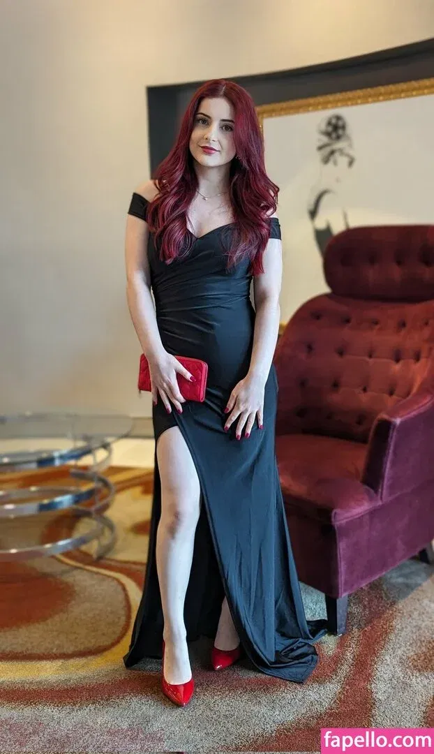 AnnieFuchsia Onlyfans Photo Gallery 