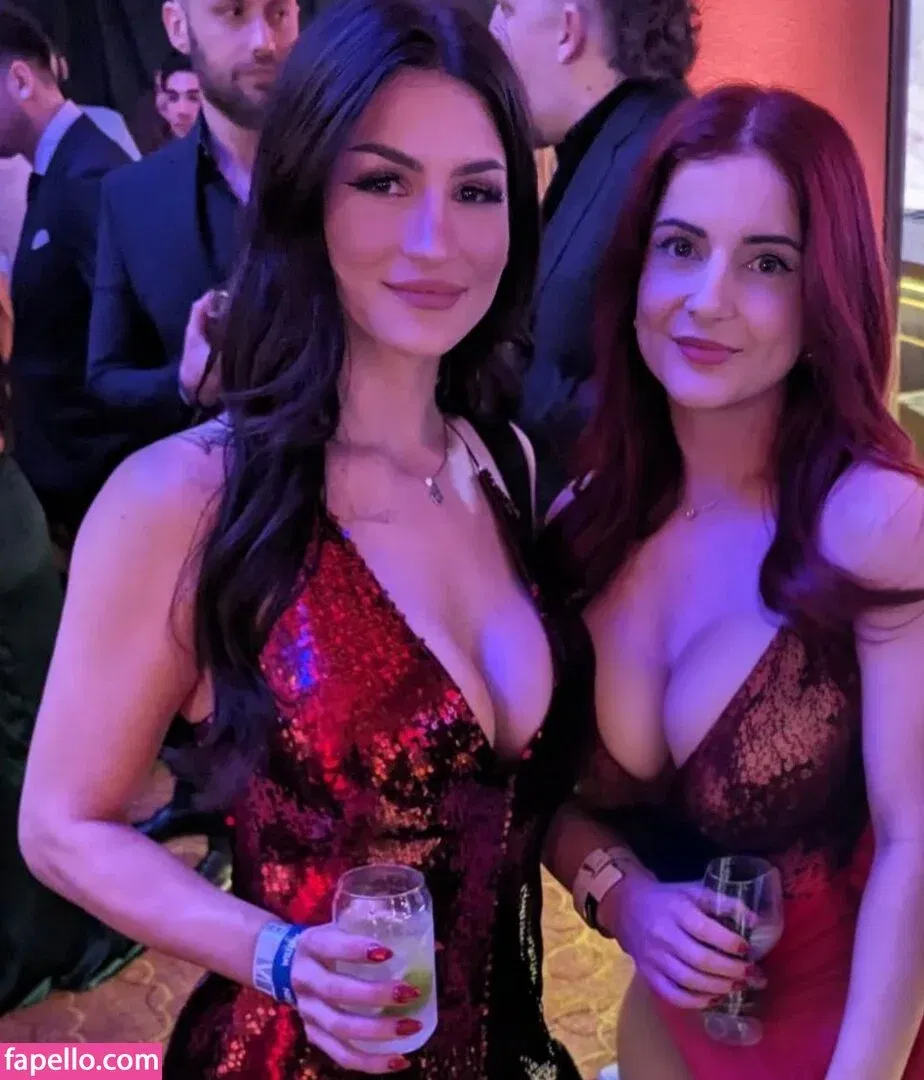 AnnieFuchsia Onlyfans Photo Gallery 