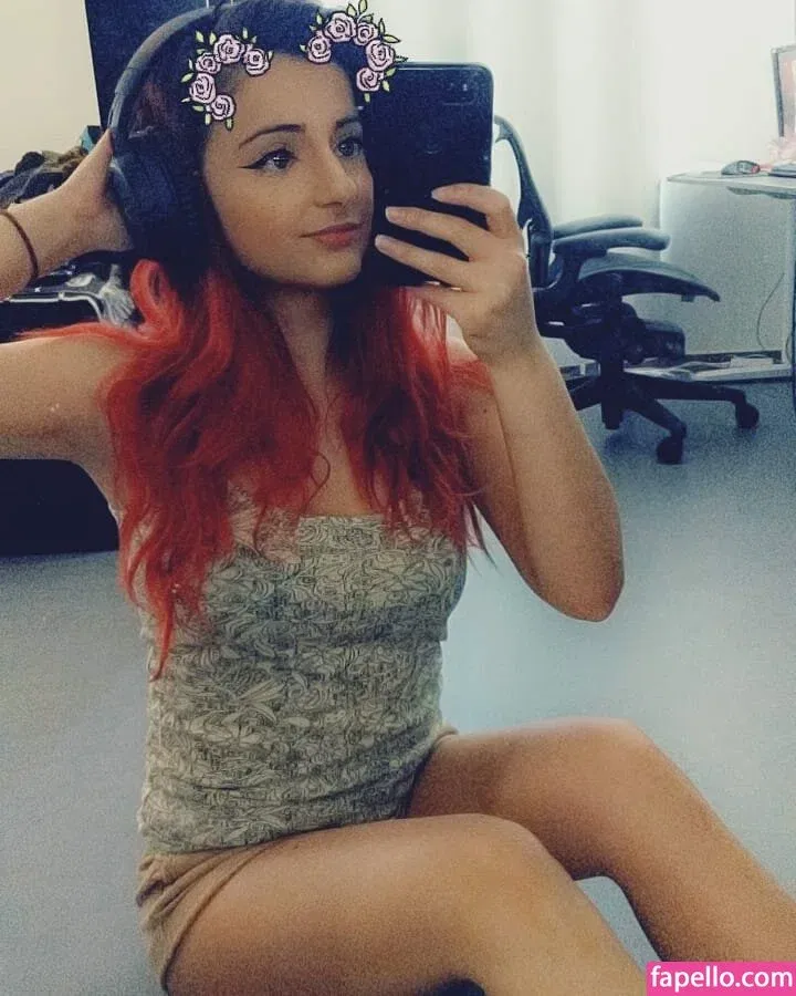 AnnieFuchsia Onlyfans Photo Gallery 