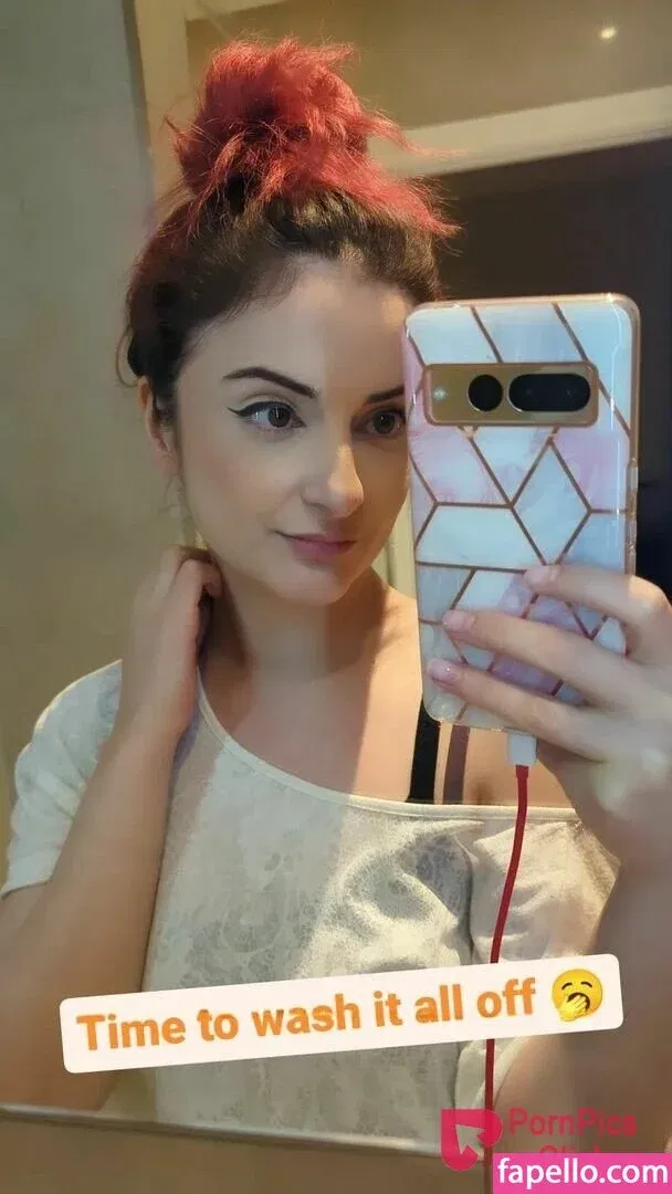 AnnieFuchsia Onlyfans Photo Gallery 