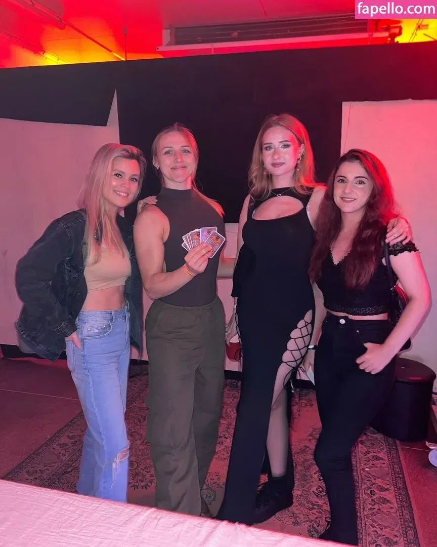 AnnieFuchsia Onlyfans Photo Gallery 