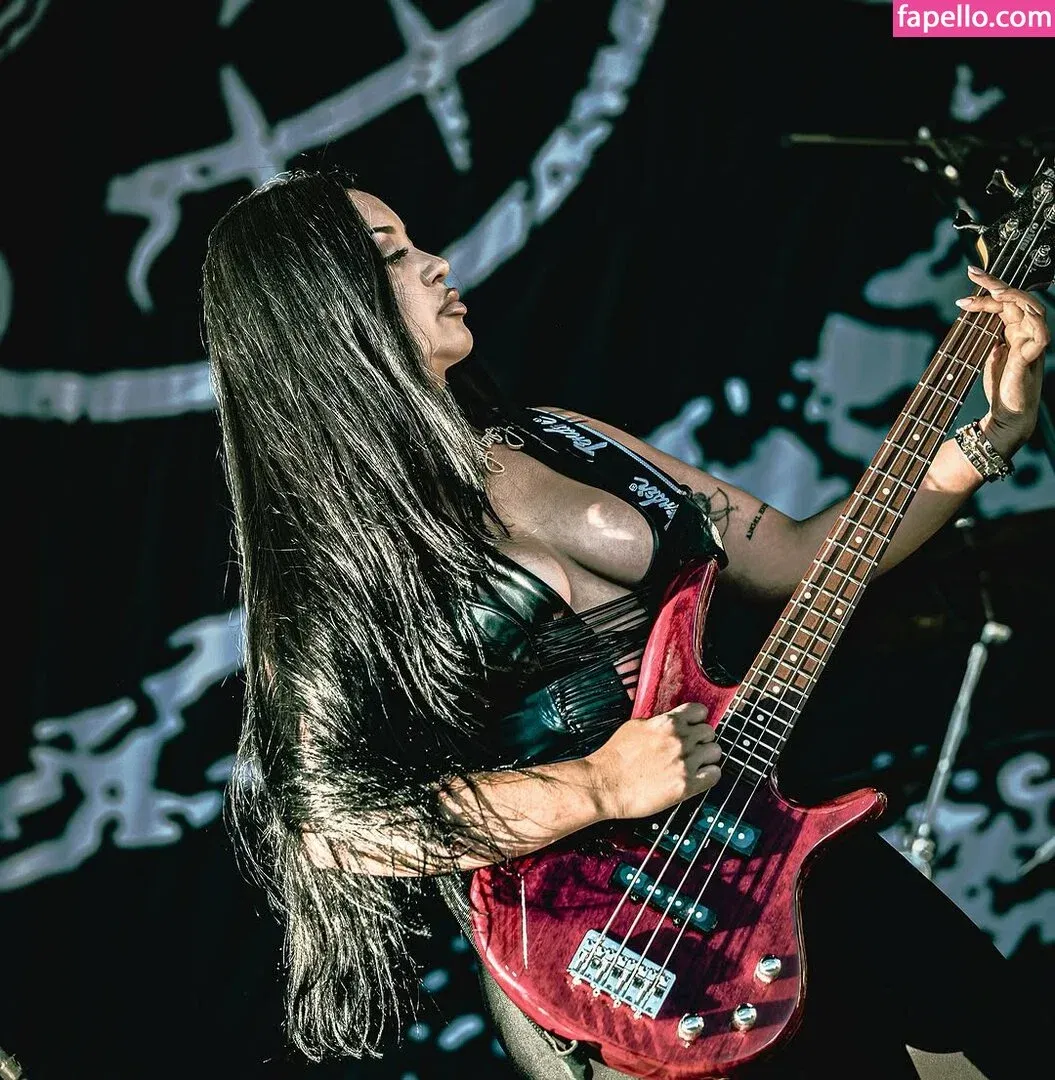 Ariel Smikon Onlyfans Photo Gallery 