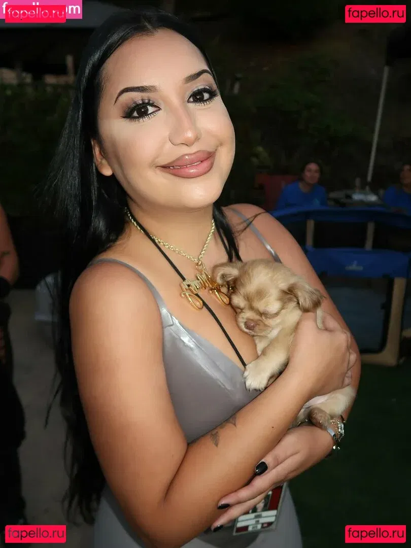 Ariel Smikon Onlyfans Photo Gallery 