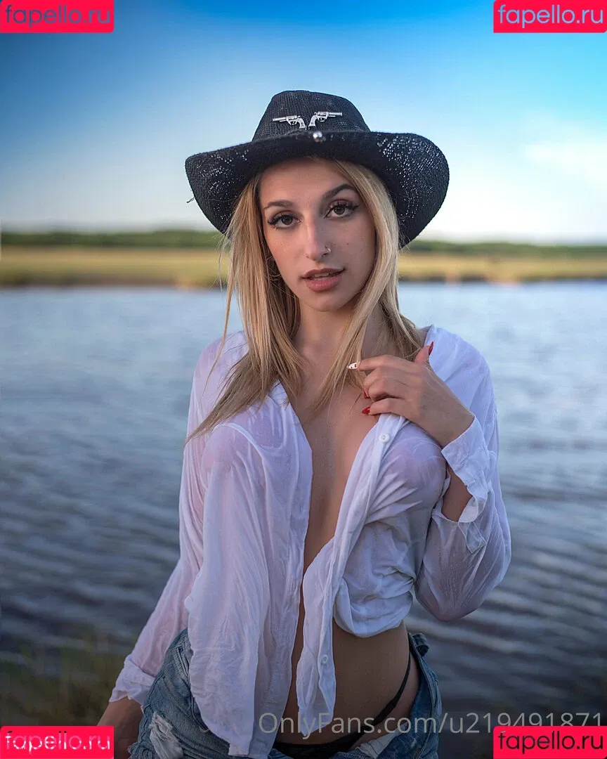 lzzie.xx Onlyfans Photo Gallery 