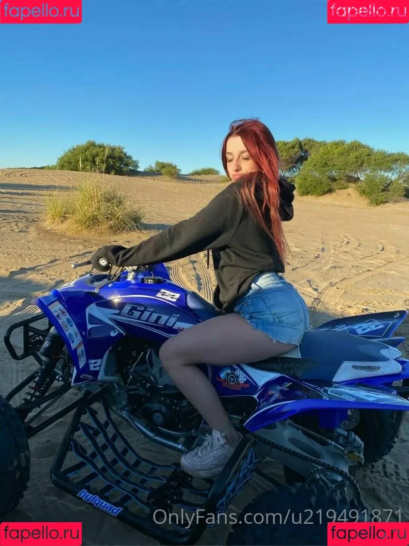 lzzie.xx Onlyfans Photo Gallery 