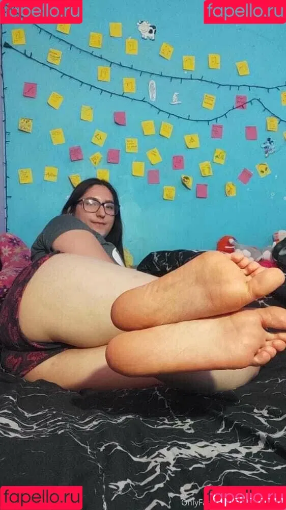 thawniefeet Onlyfans Photo Gallery 