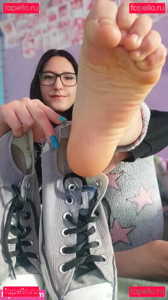 thawniefeet Onlyfans Photo Gallery 