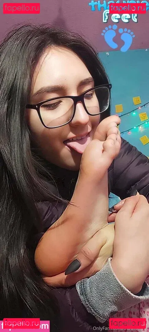 thawniefeet Onlyfans Photo Gallery 