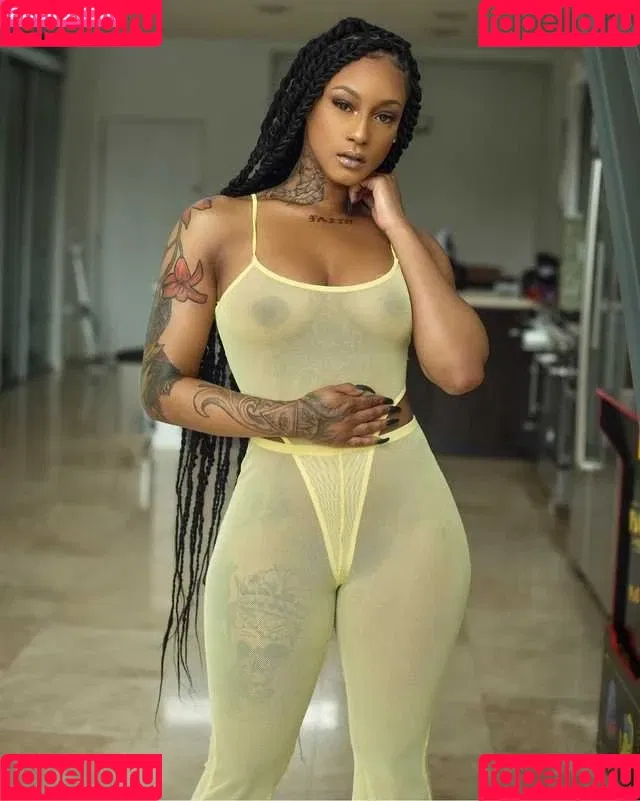Mizz Twerksum Onlyfans Photo Gallery 