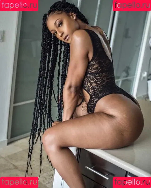 Mizz Twerksum Onlyfans Photo Gallery 