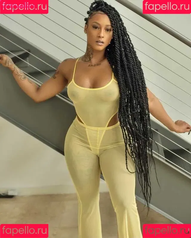 Mizz Twerksum Onlyfans Photo Gallery 