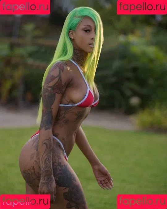 Mizz Twerksum Onlyfans Photo Gallery 