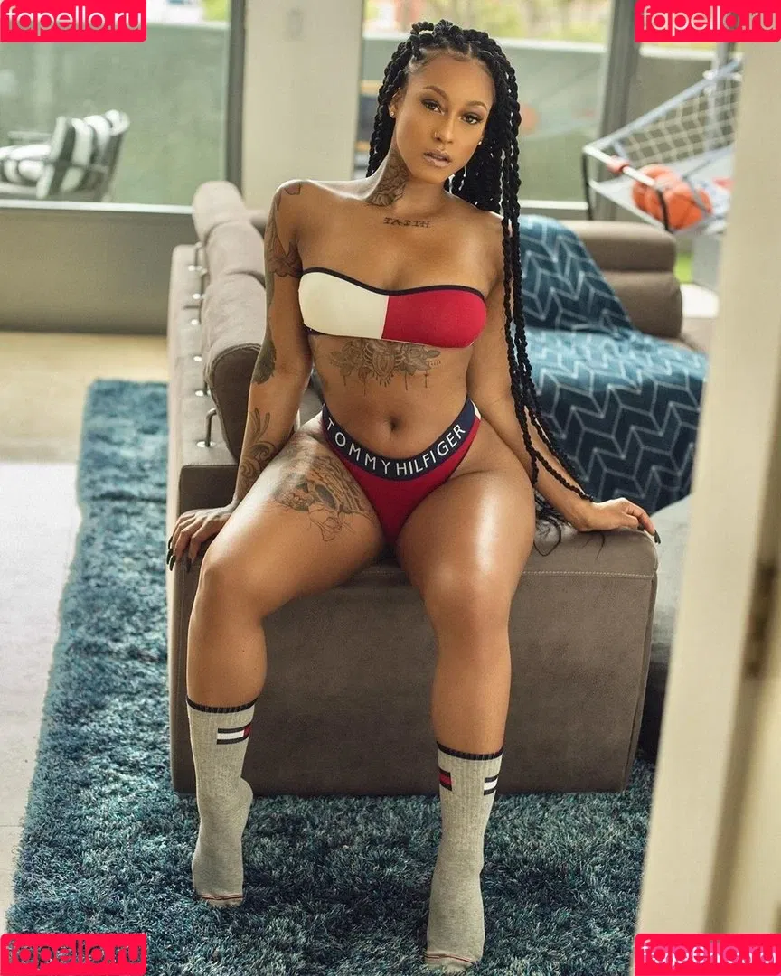 Mizz Twerksum Onlyfans Photo Gallery 