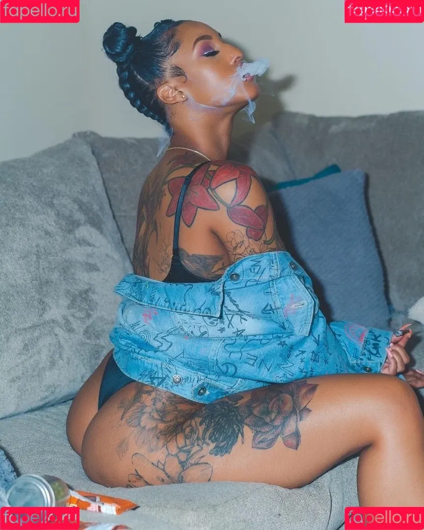 Mizz Twerksum Onlyfans Photo Gallery 